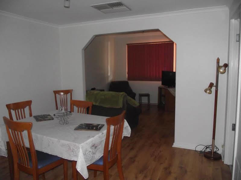 Aly'S Cottage Broken Hill Exterior photo